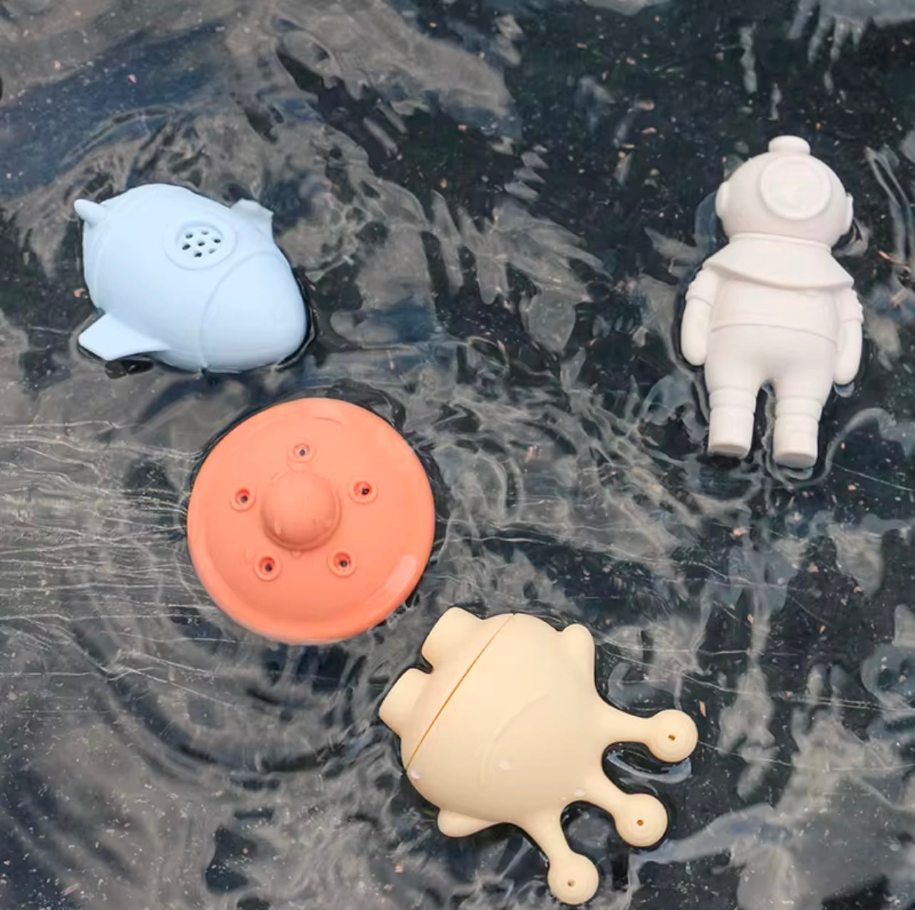 Space Man Bath Set - Silicone 4 Piece Bath Toy Set, Mould Free Easy Clean